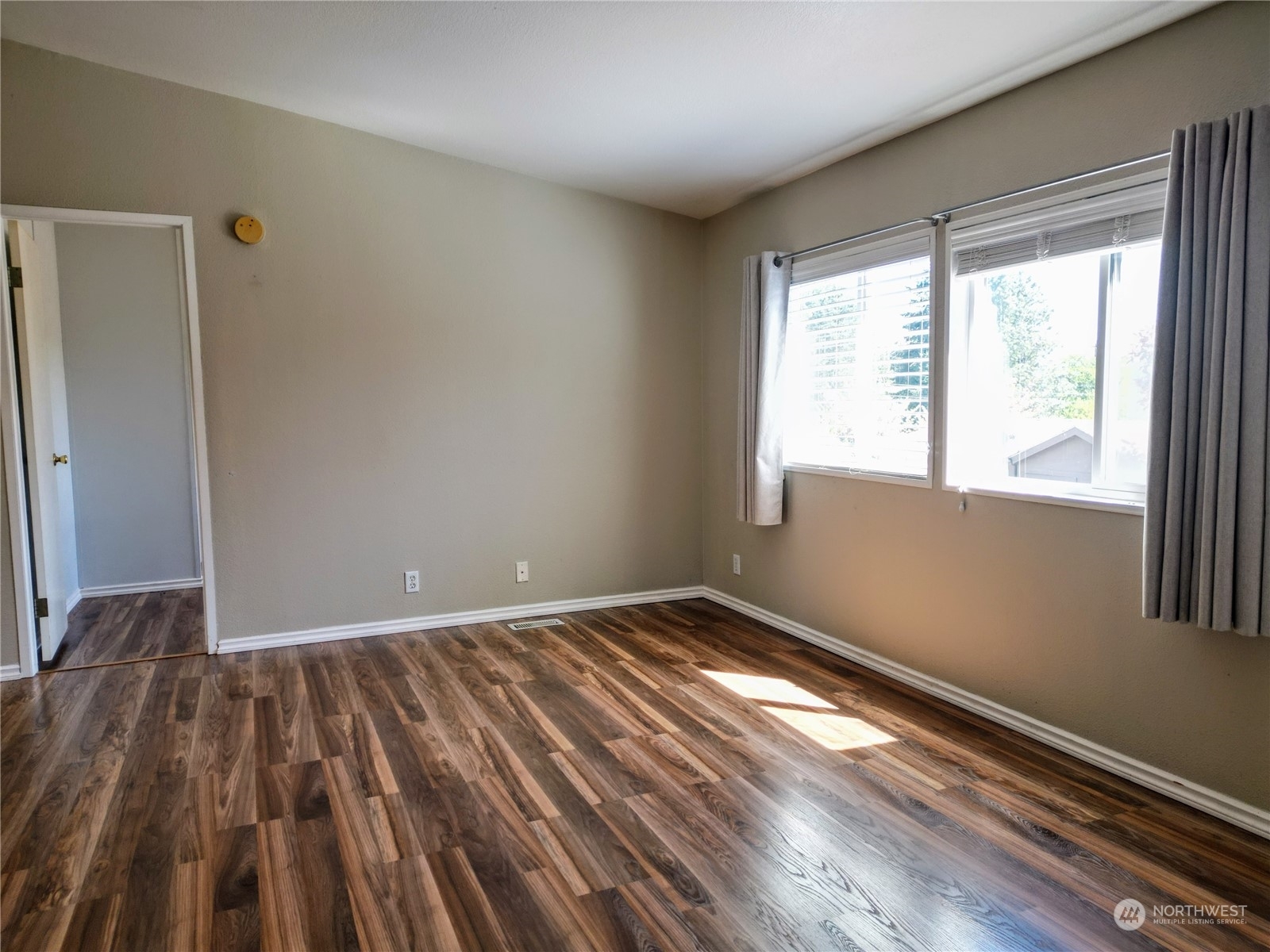 Property Photo:  24222 54th Avenue W 50  WA 98043 