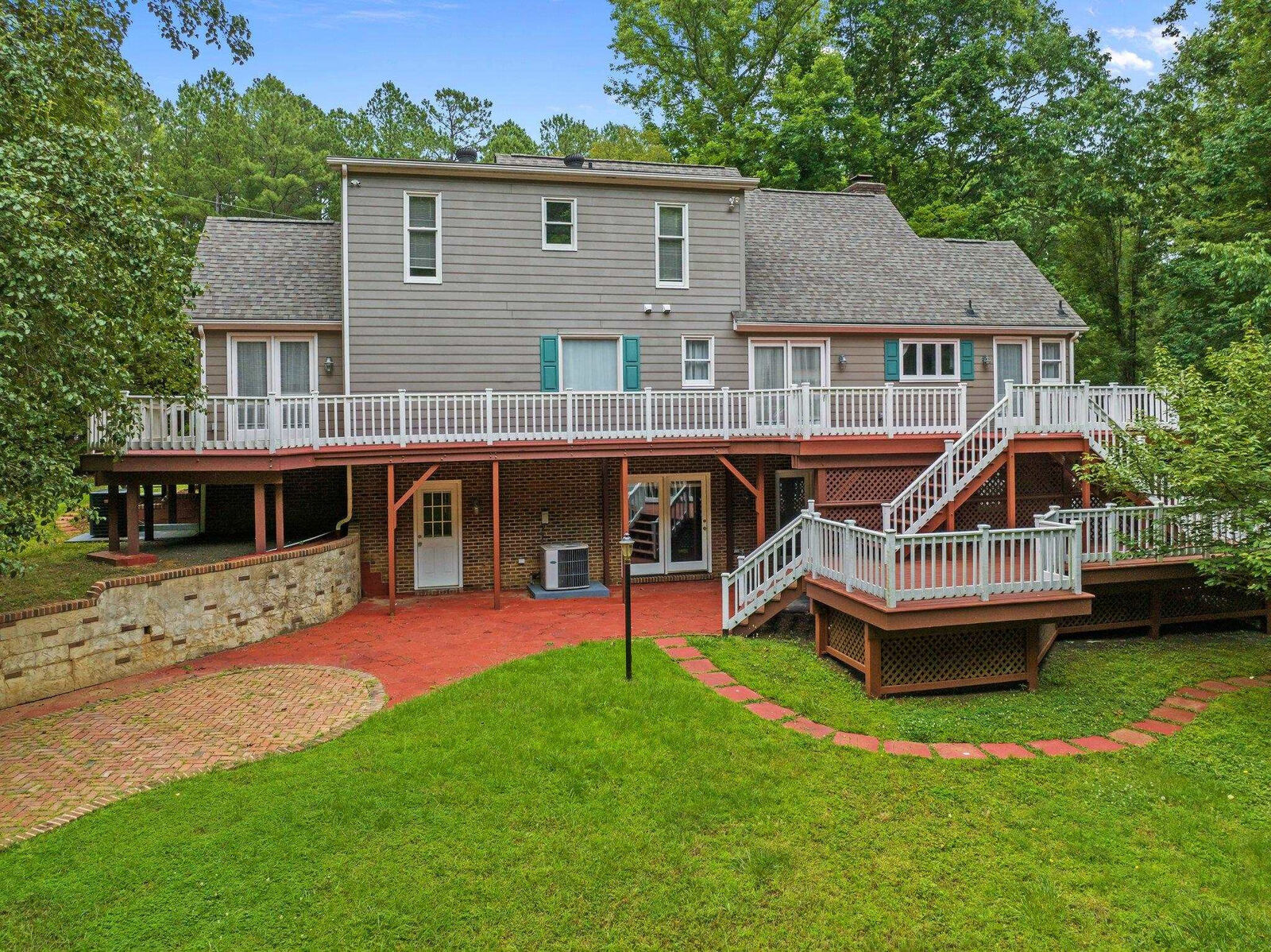 Property Photo: 5115 Tabbs Creek Lane NC 27565