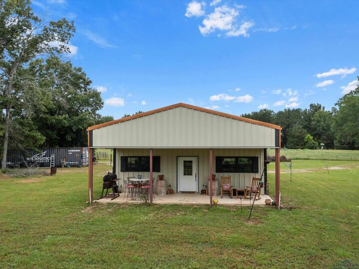 Property Photo: 172 Cr 183 TX 75633