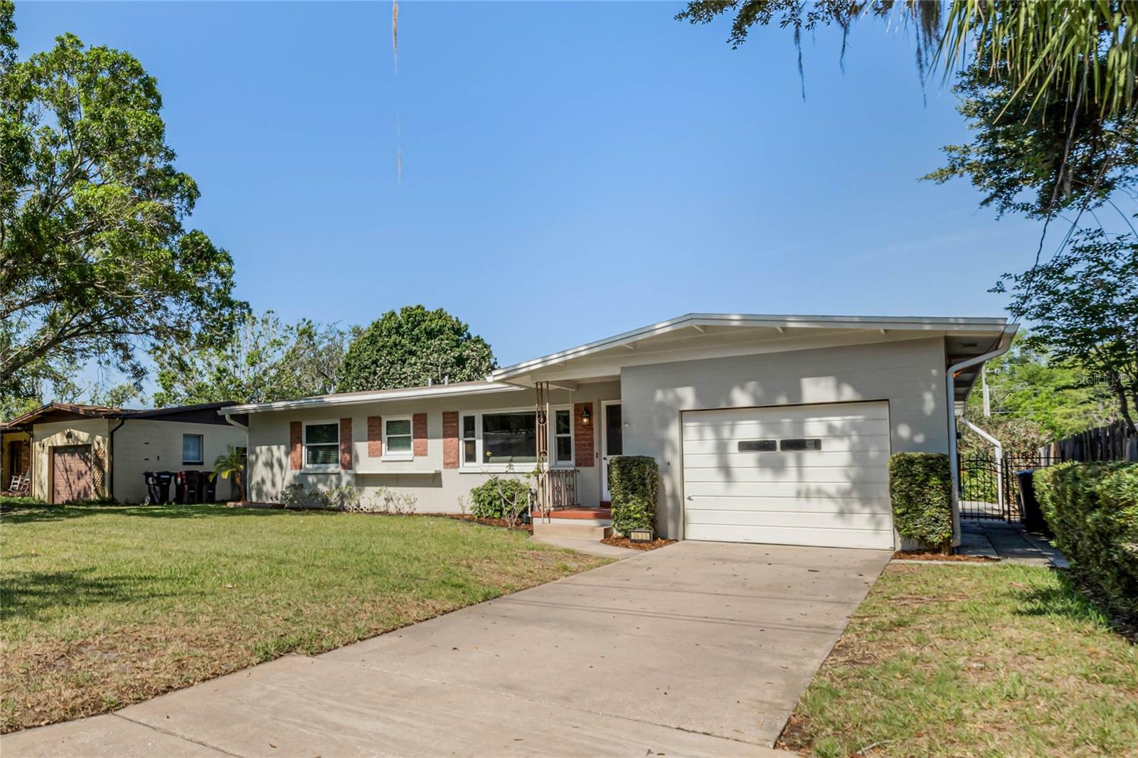 Property Photo:  2426 Eaton Lane  FL 32804 