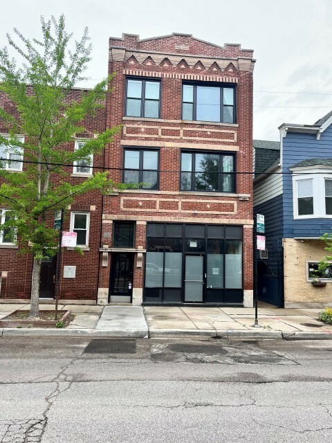 Property Photo: 3912 N Ashland Avenue 2 IL 60613