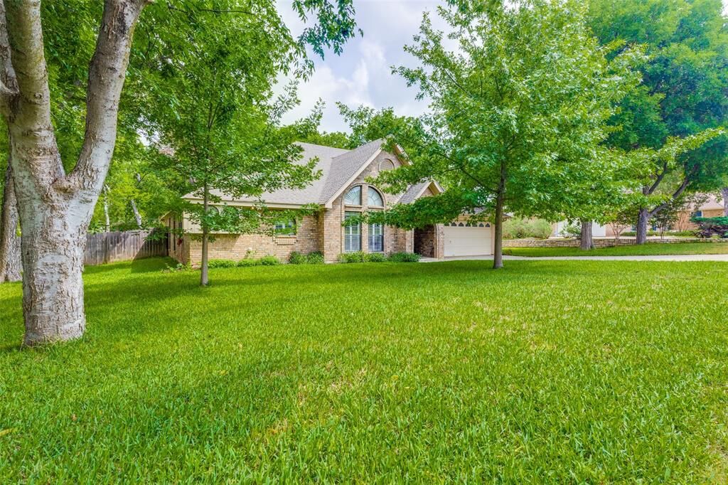 Property Photo: 6216 Canyon Trail TX 76135