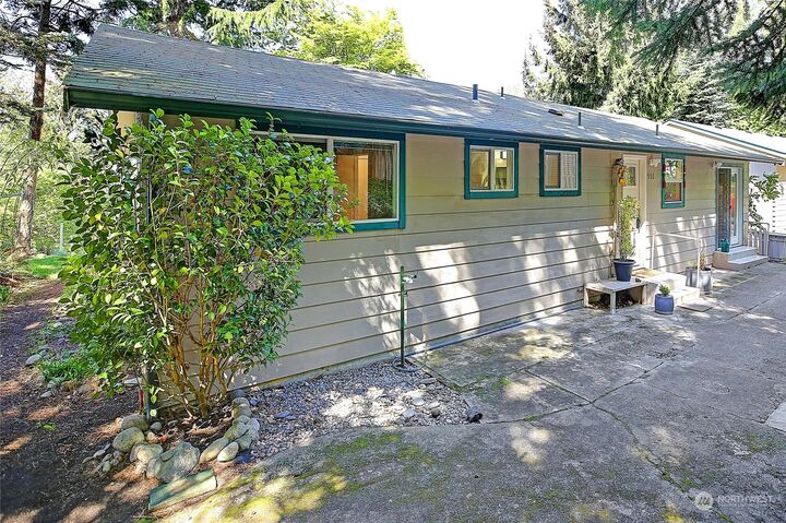 Property Photo:  991  Camrose Court  WA 98282 