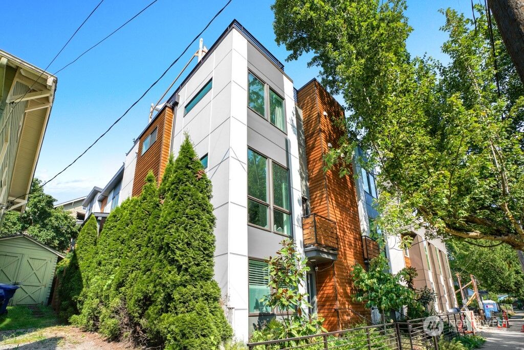 Property Photo:  1917 S 15th Avenue A  WA 98144 