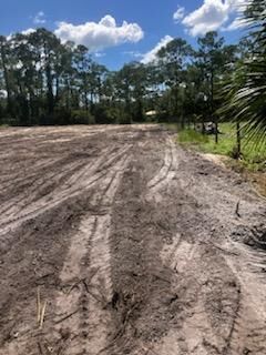 Property Photo: 2309 Johns Avenue FL 33920
