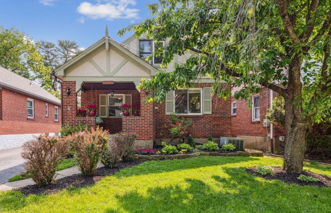 Property Photo: 6416 Girard Ave OH 45213