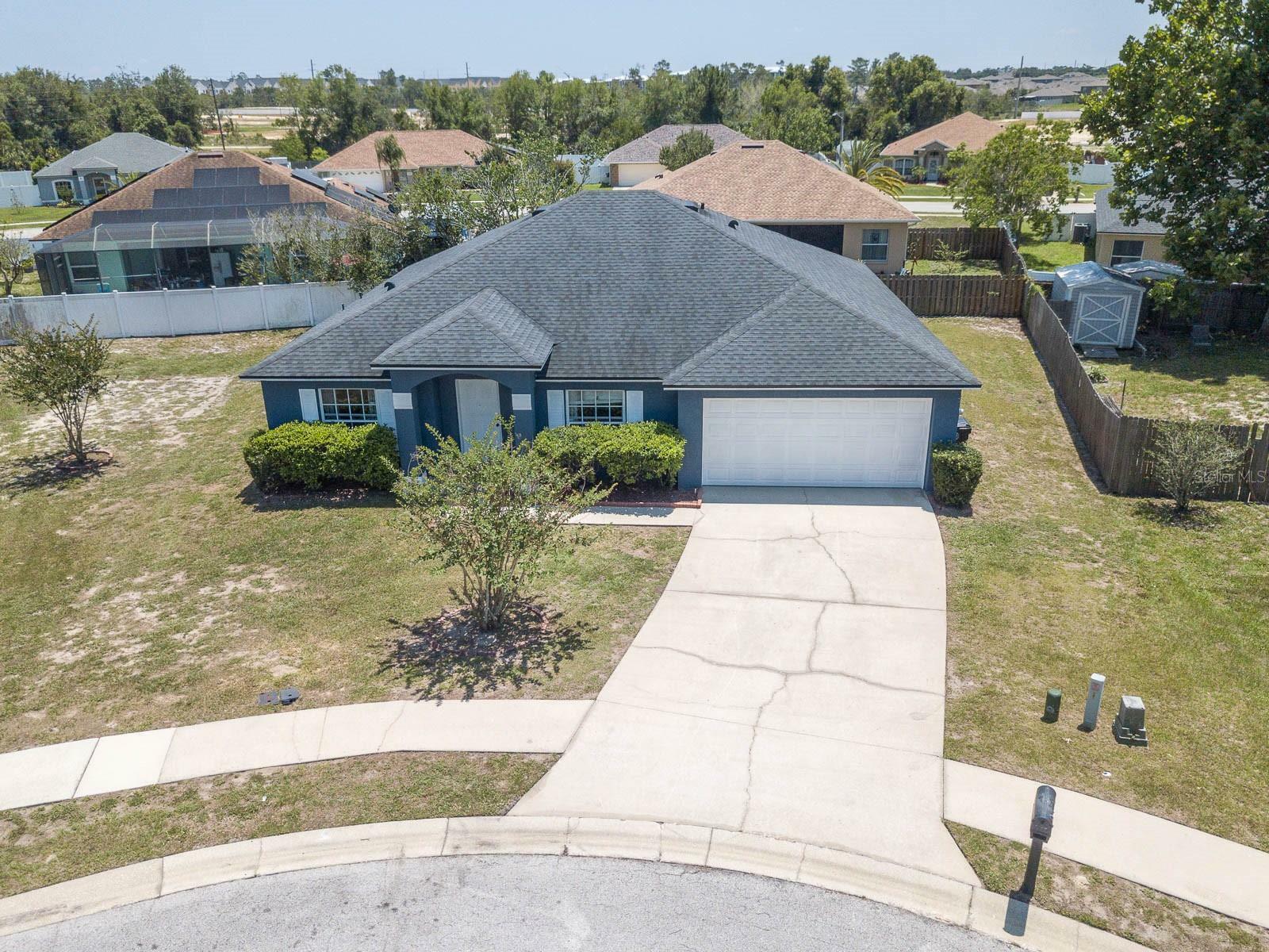 Property Photo: 828 White Birch Court FL 32763