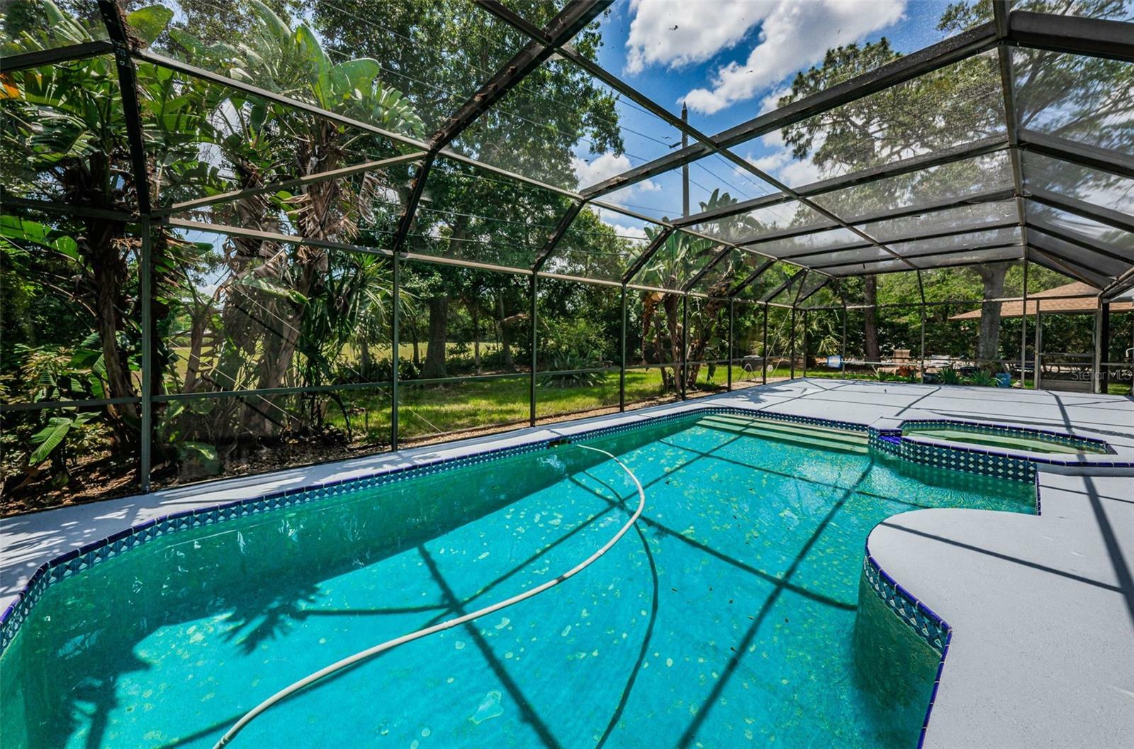 Property Photo: 2905 Eagle Estates Circle S FL 33761