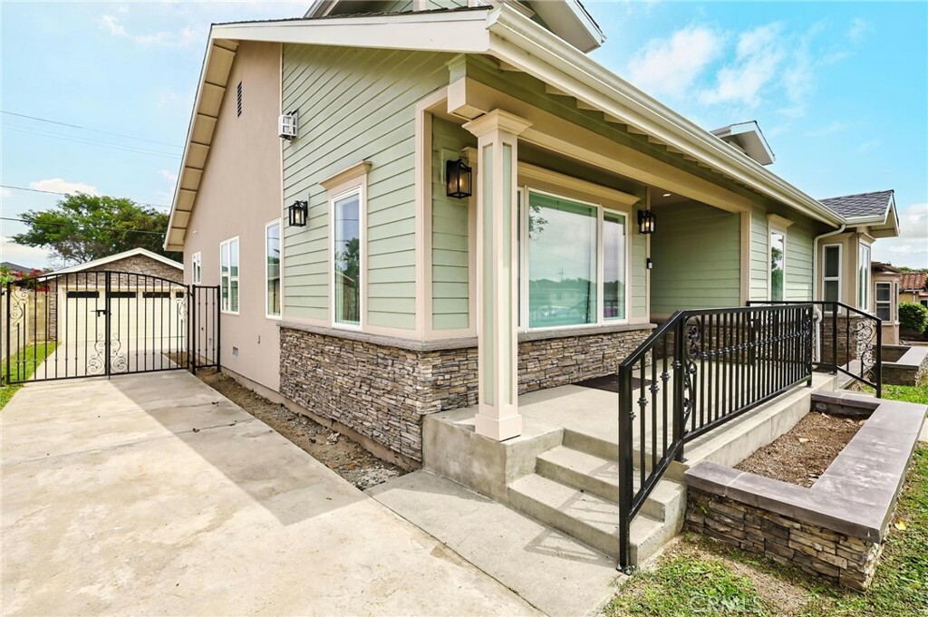 Property Photo: 9800 S 3rd Avenue CA 90305
