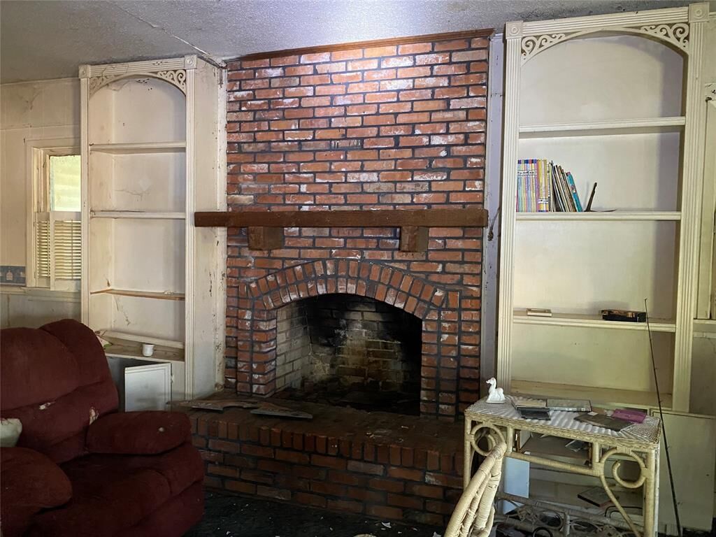 Property Photo: 711 N Bonham Street TX 76667
