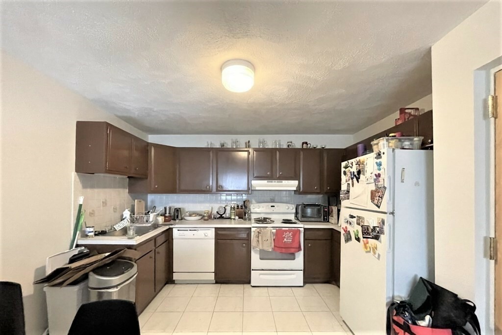 Property Photo: 6 McLean Pl 5 MA 02140