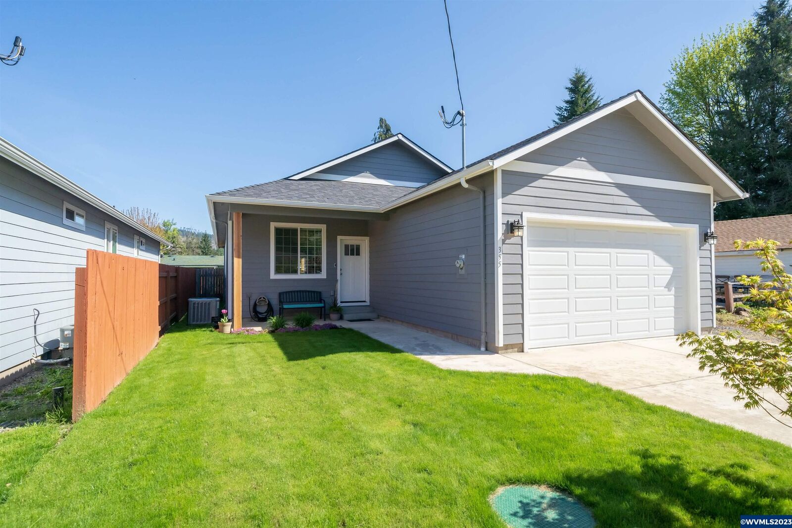 Property Photo: 355 SE Juniper St OR 97360