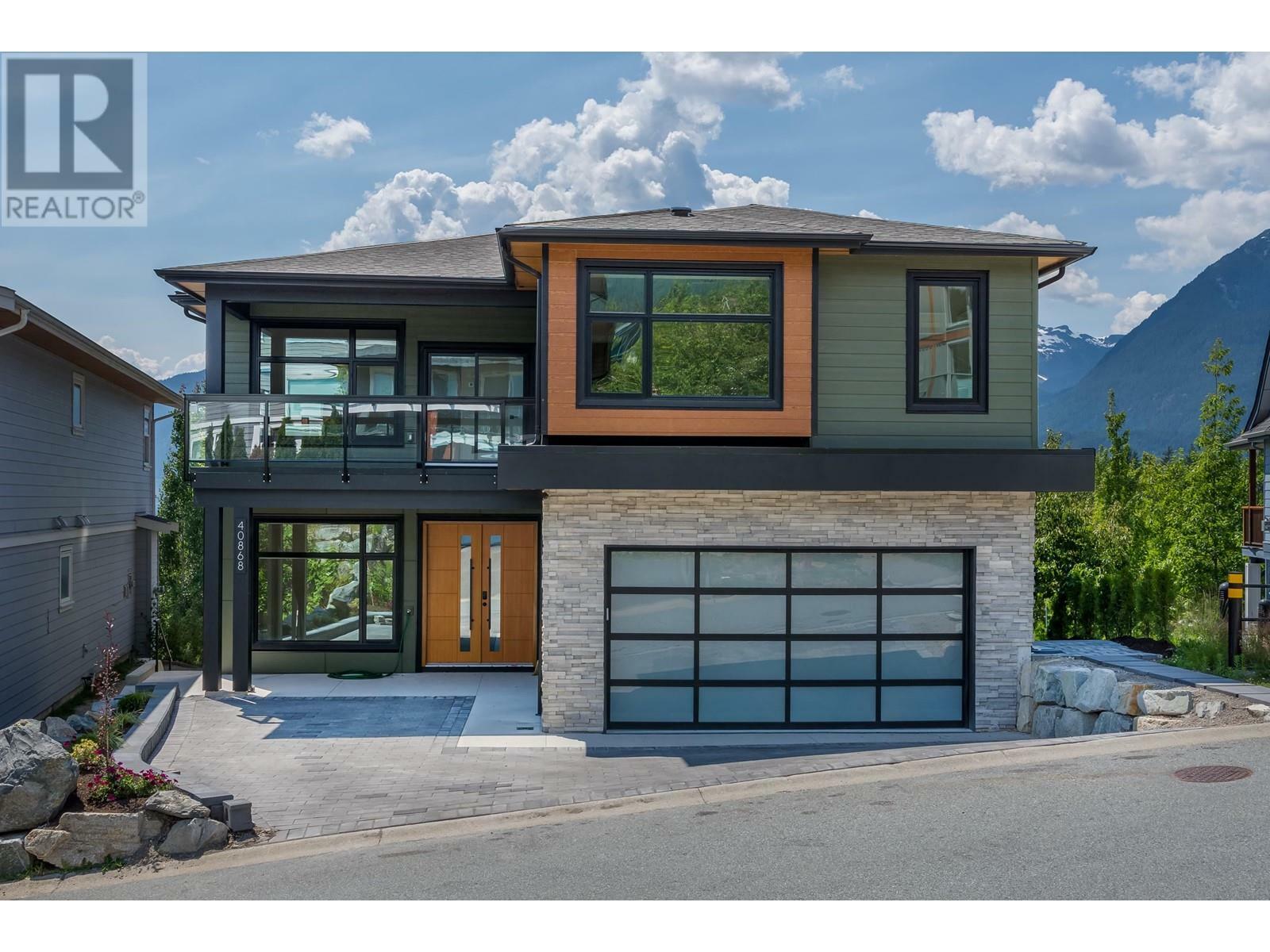 Property Photo:  40868 The Crescent  BC V8B0R9 