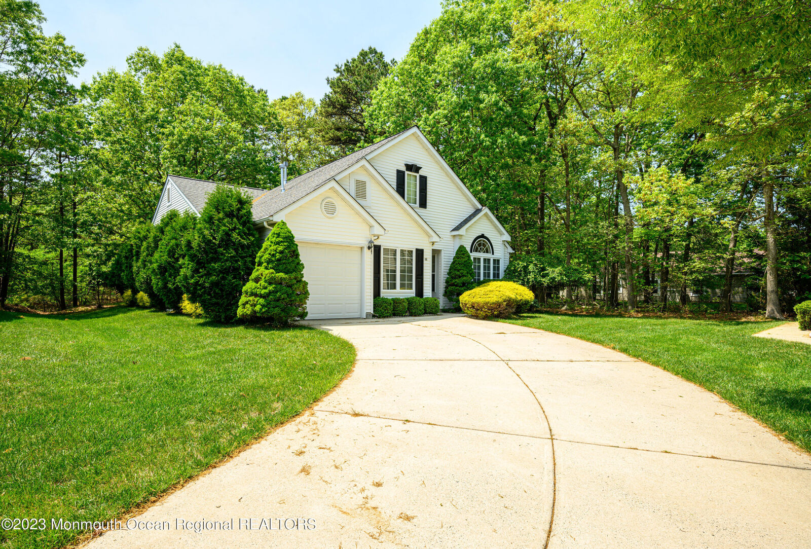 Property Photo:  11 Abbot Court  NJ 08527 