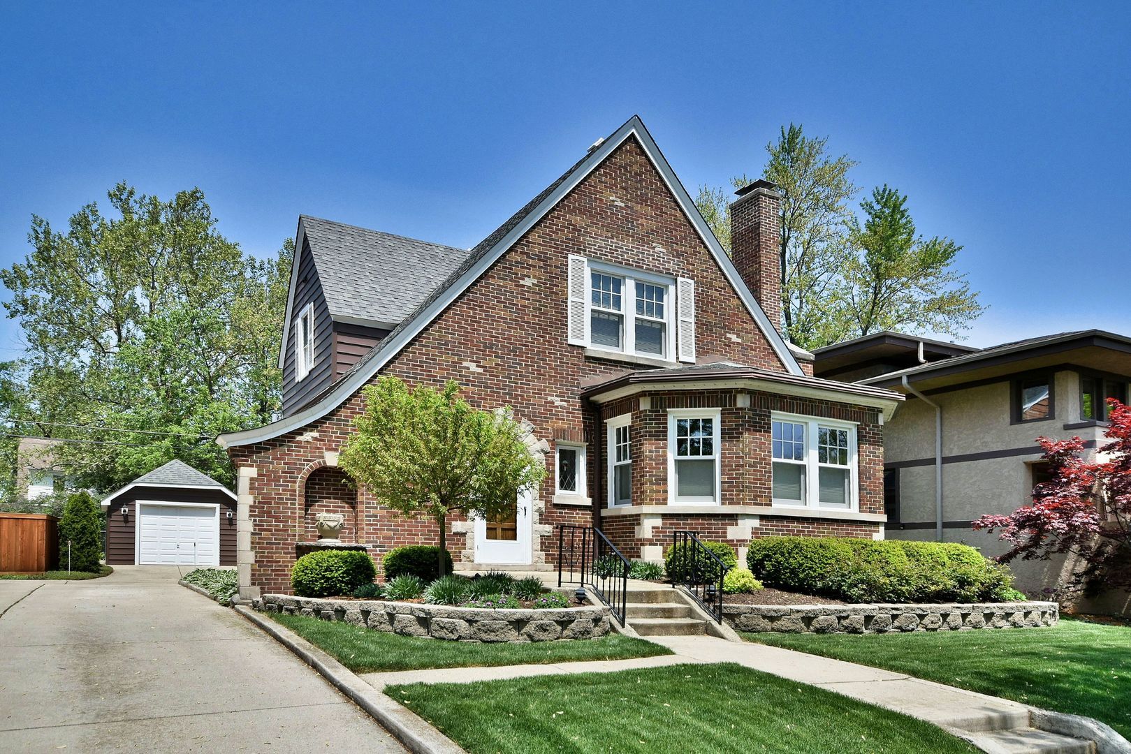 Property Photo: 218 Gillick Street IL 60068