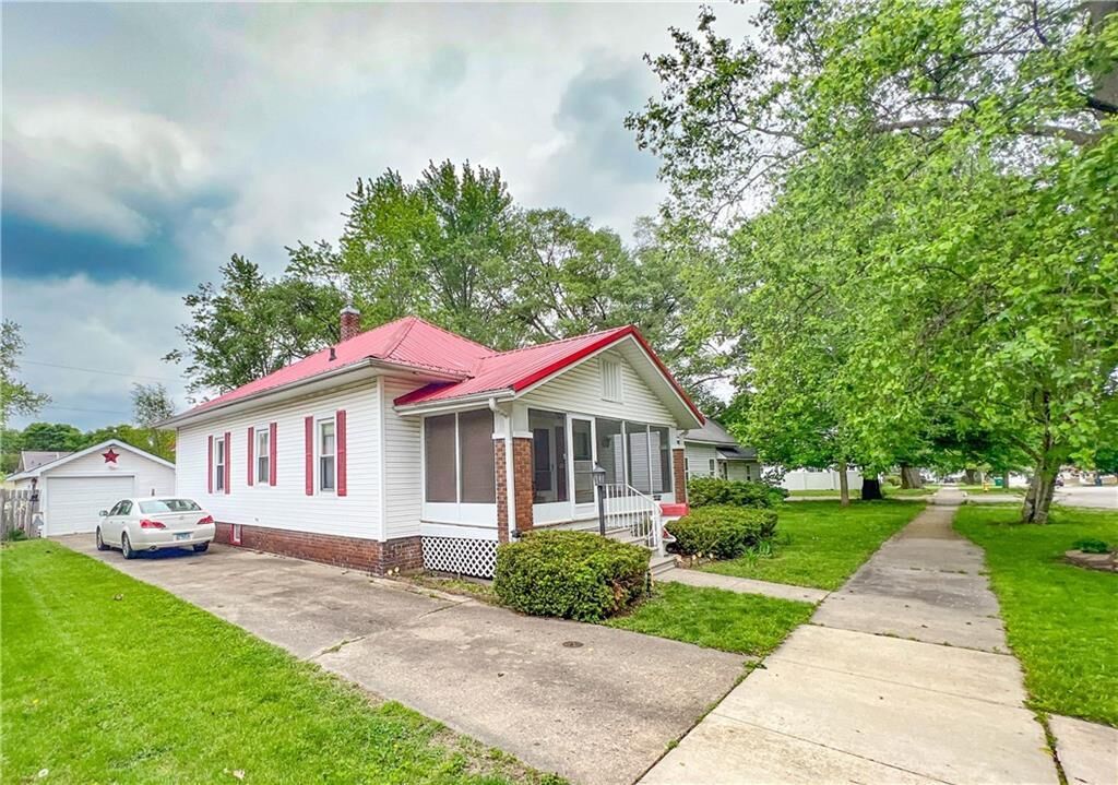 Property Photo:  704 Marshall Avenue   61938 