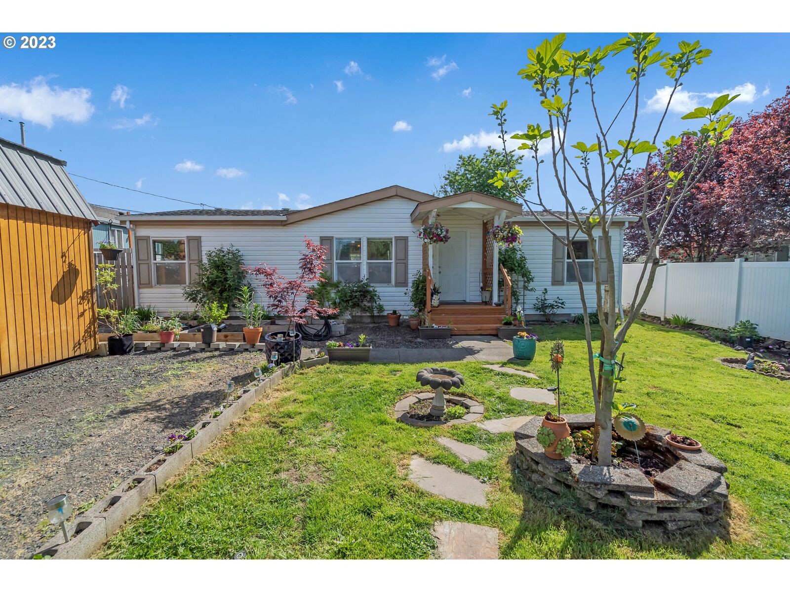 Property Photo: 614 S 10th St OR 97051