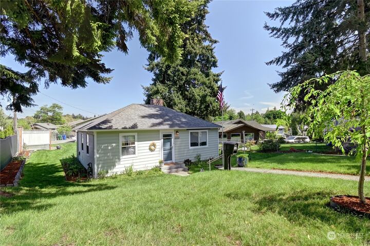 Property Photo: 3006 SW 97th Street WA 98126