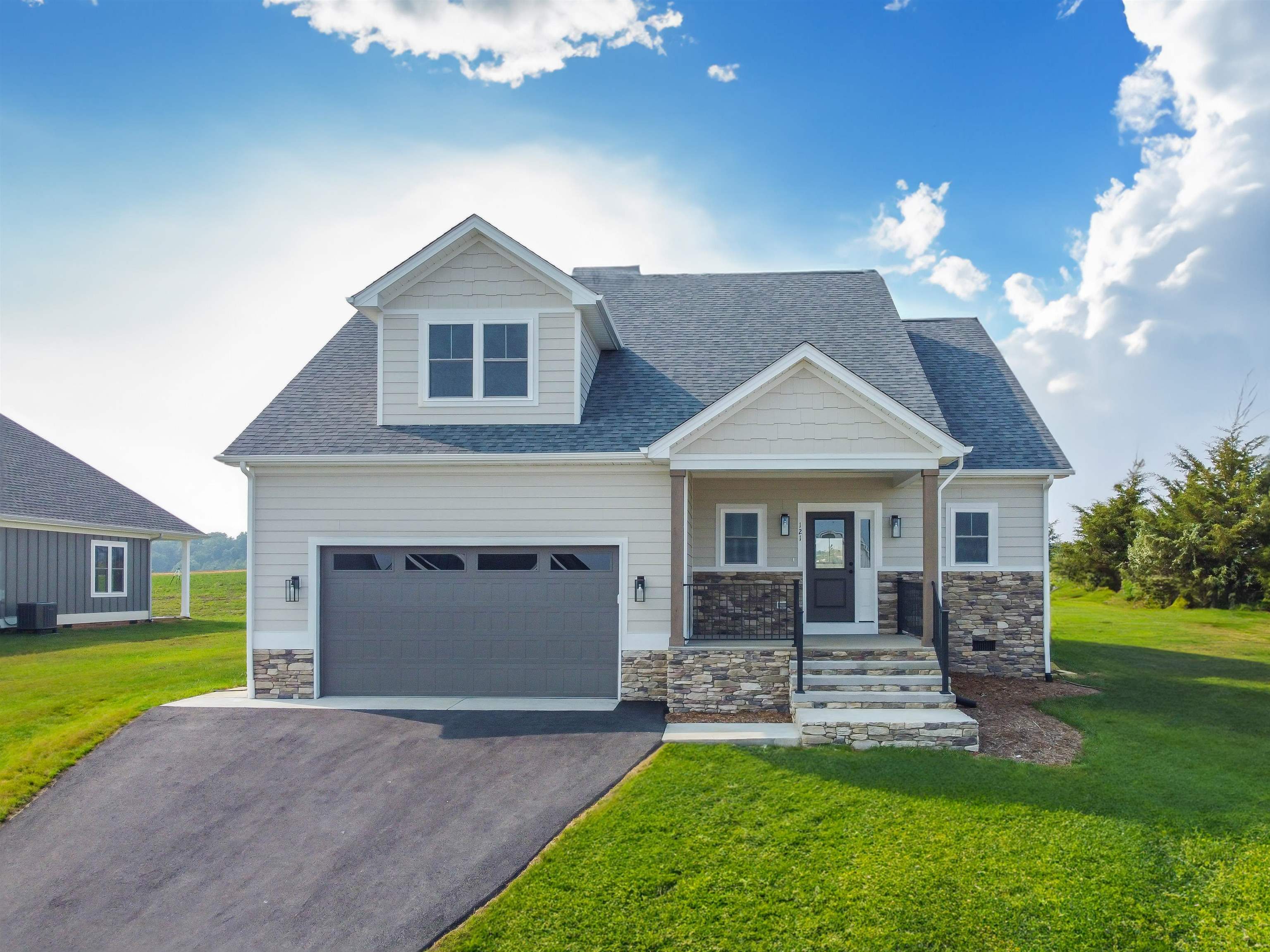 Property Photo: 121 Chamberlain Dr VA 24401