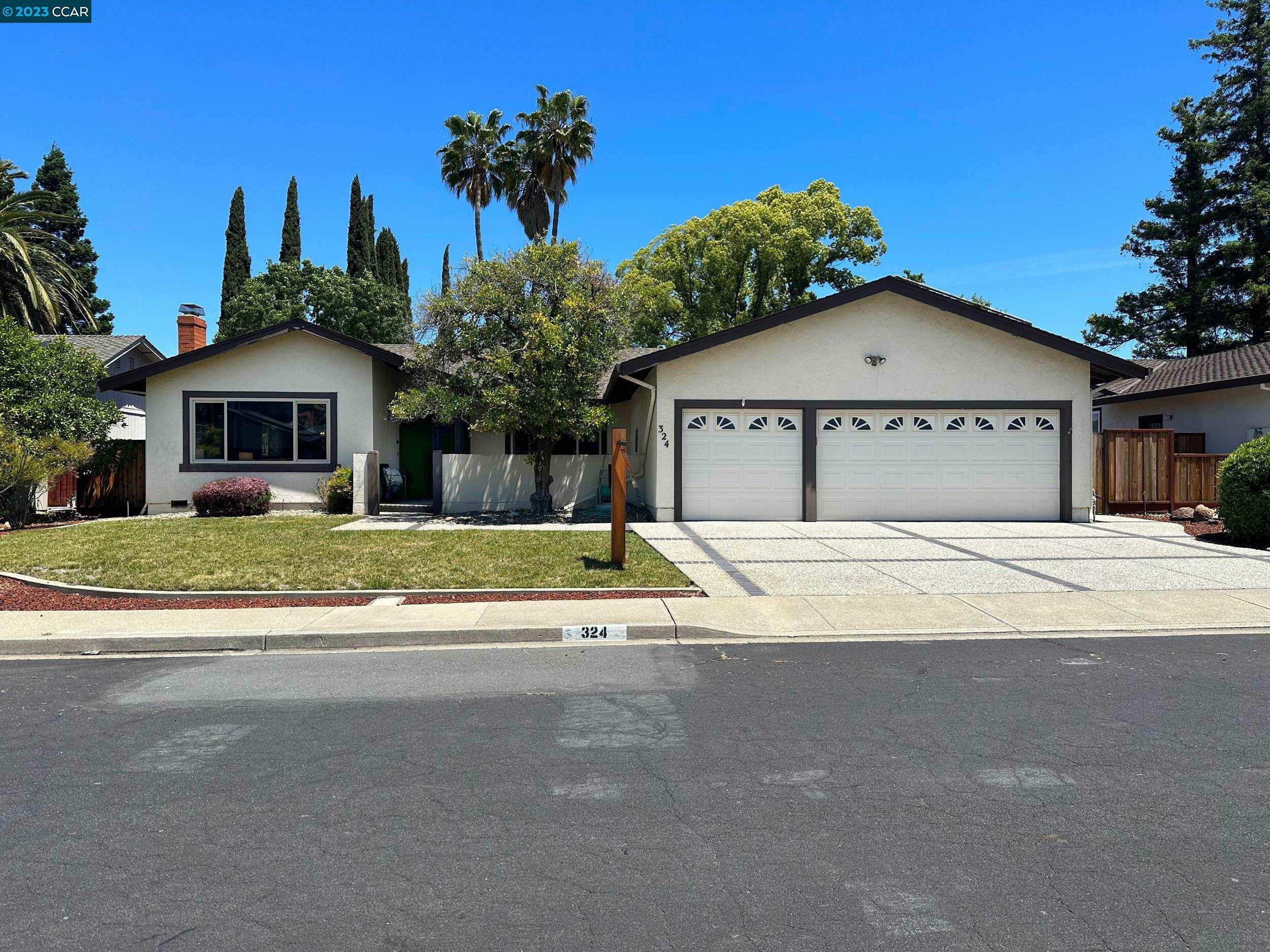 Property Photo: 324 Drayton Ct CA 94598