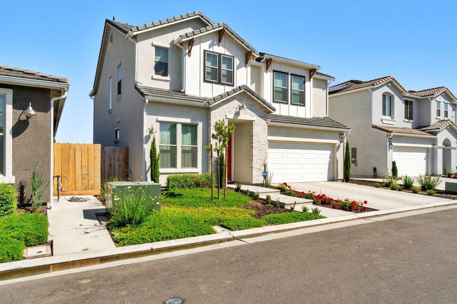 Property Photo: 11407 N Via Campagna Drive CA 93730