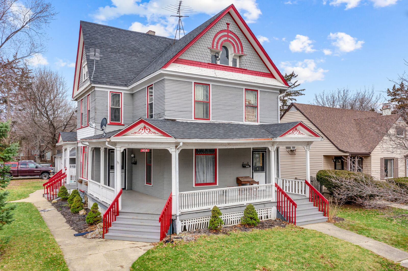 Property Photo: 438 S 1st Street IL 60118