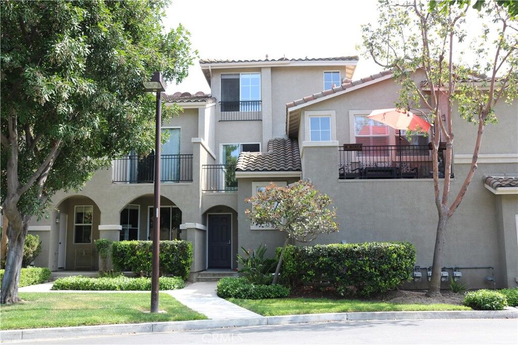 Property Photo:  2211 Crescent Oak  CA 92618 
