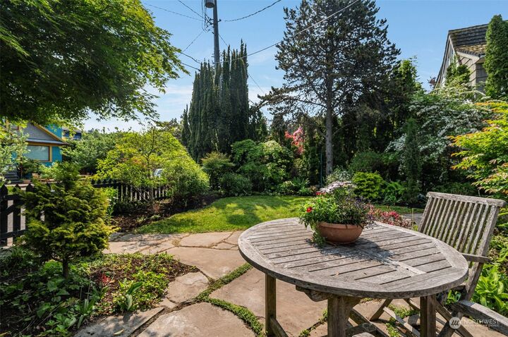 Property Photo:  7237 Ledroit Court SW  WA 98136 