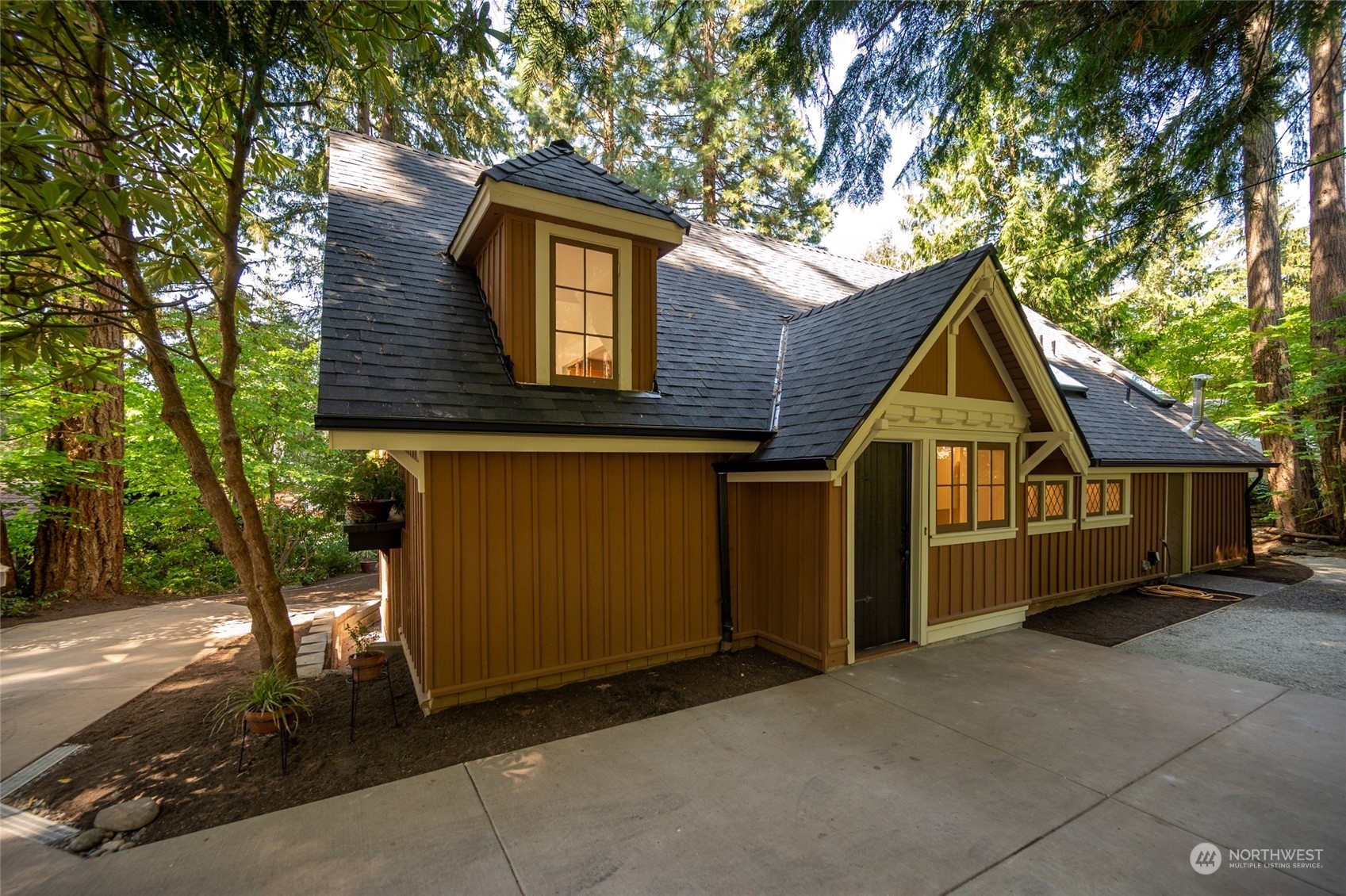 Property Photo:  17239 Greenwood Place N  WA 98133 