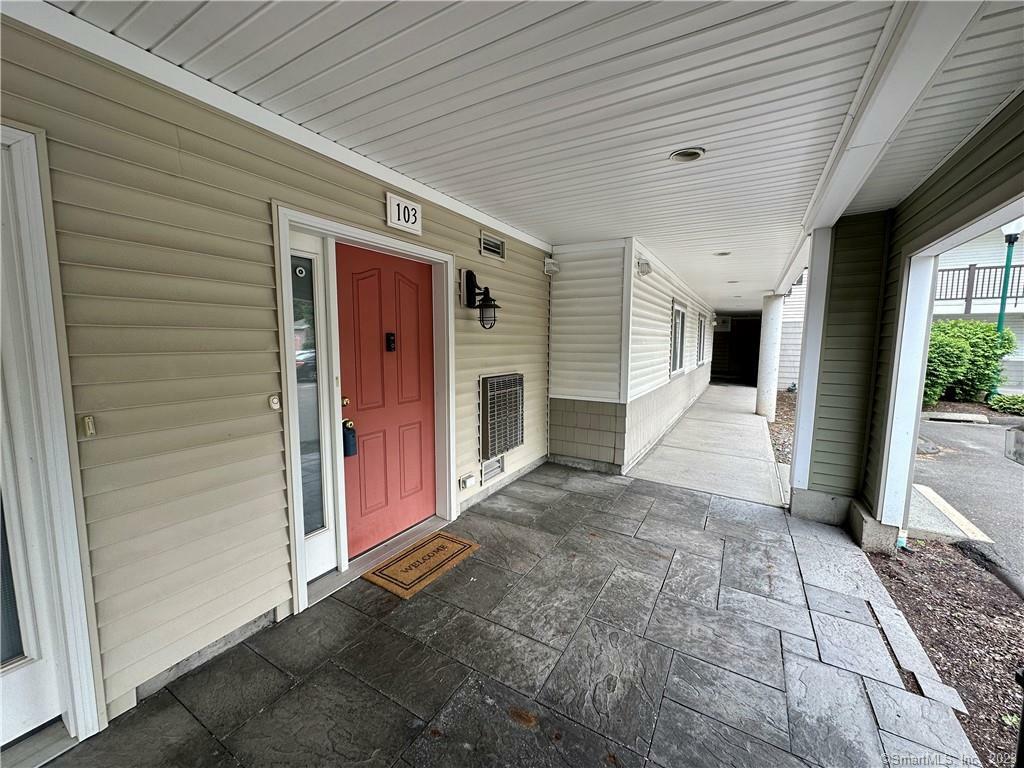 Property Photo:  3250 Fairfield Avenue 103  CT 06605 