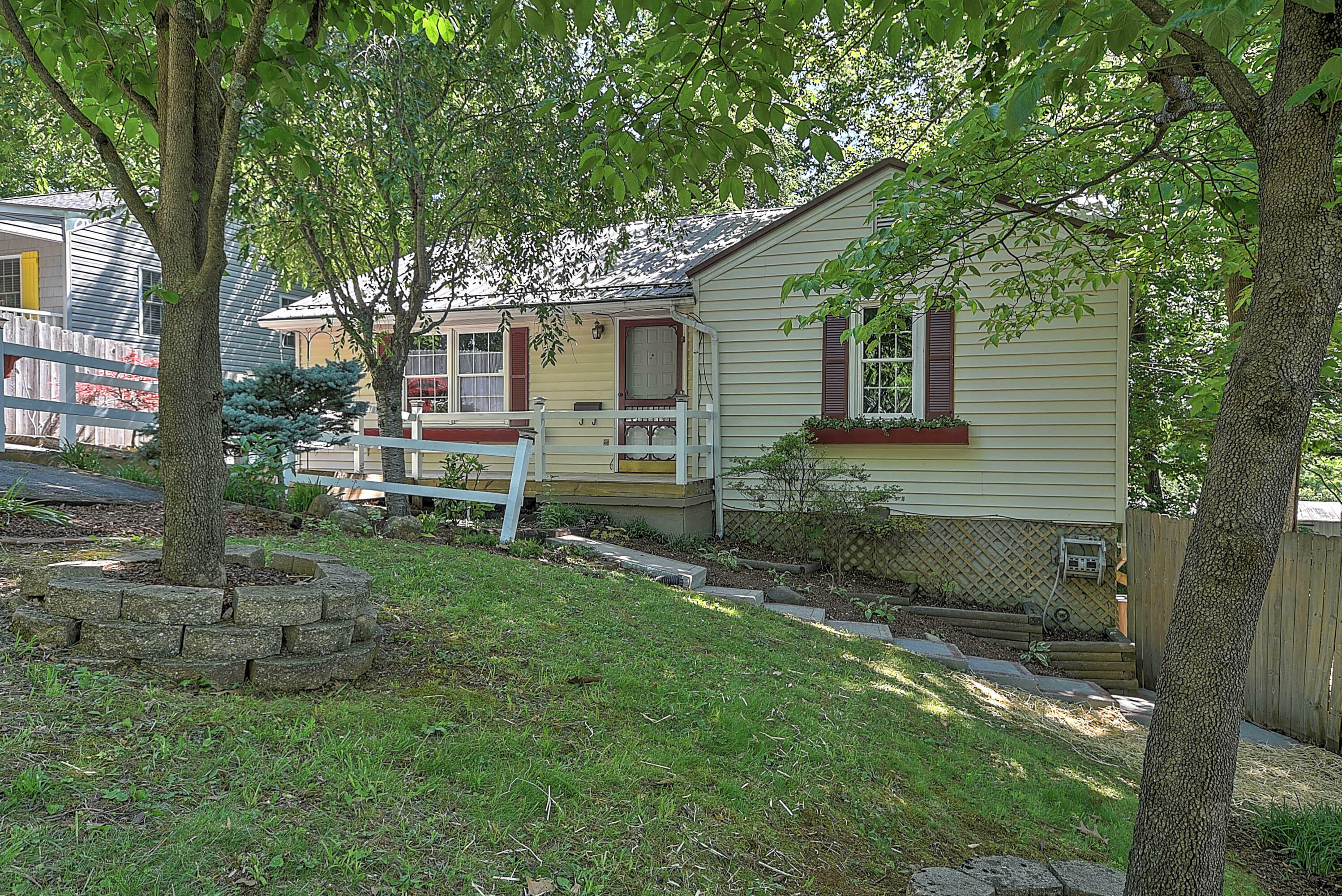 Property Photo:  608 1/2 North Barton Street  TN 37604 