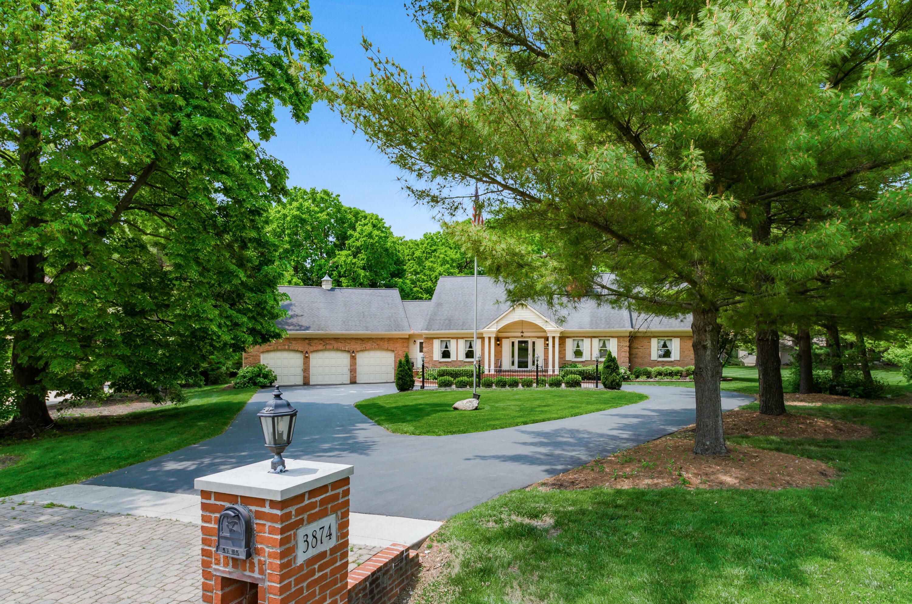 Property Photo: 3874 Rushmore Drive OH 43220