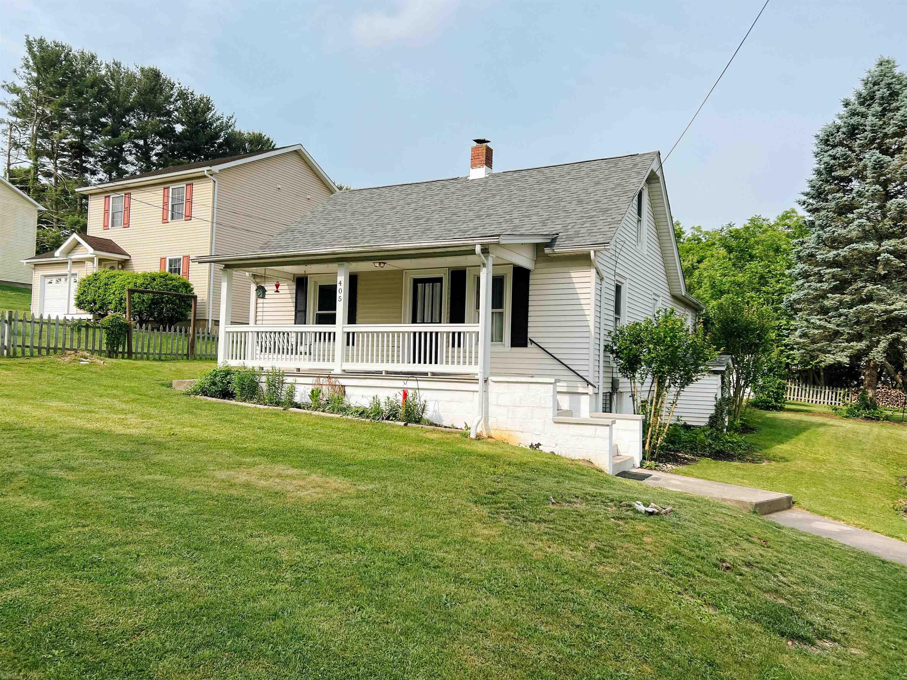 Property Photo:  405 Miller Street SE  VA 24073 