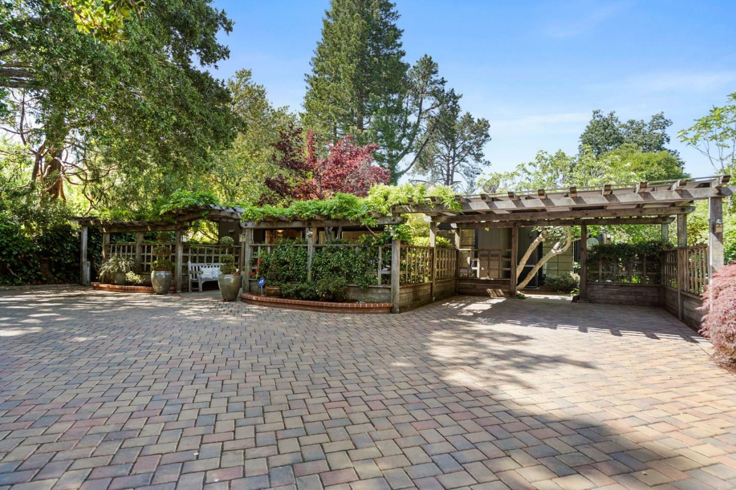 Property Photo:  450 West Oakwood Boulevard  CA 94061 