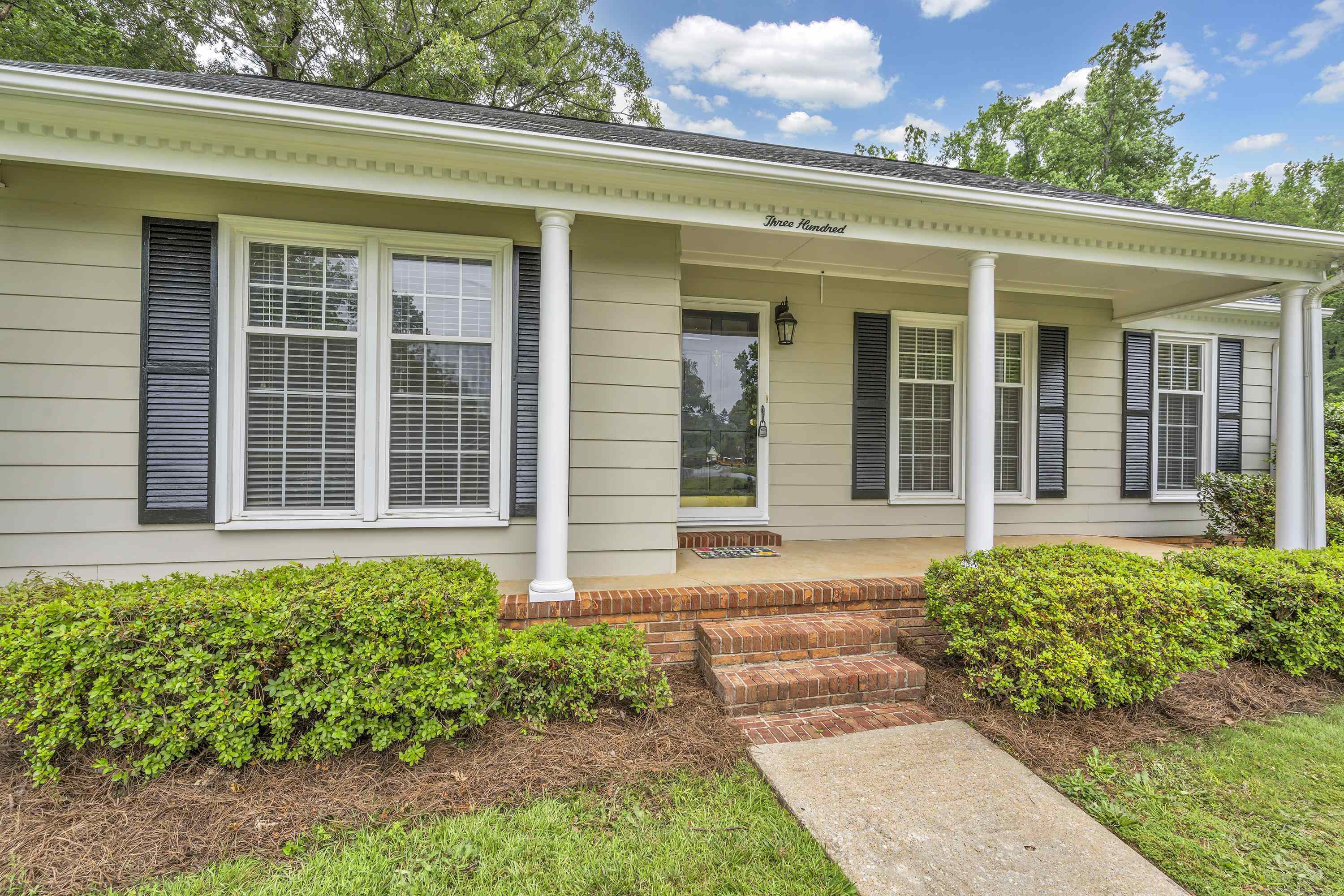 Property Photo:  300 Seven Oaks Lane  SC 29301 