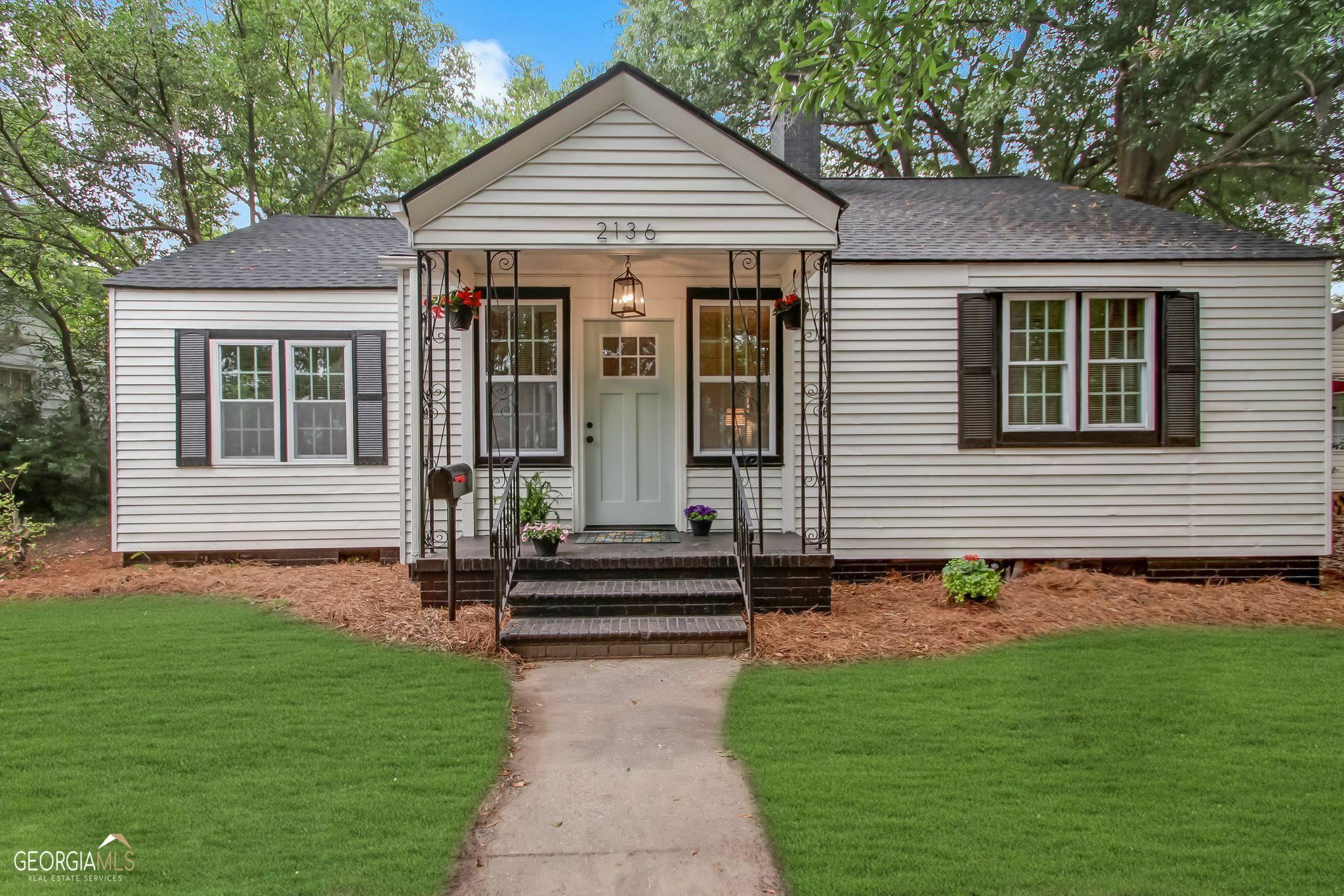 Property Photo: 2136 E 43rd Street GA 31404