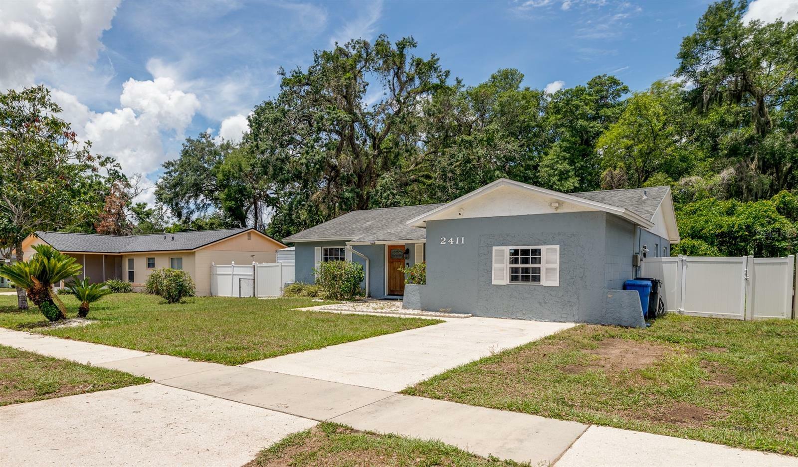 Property Photo:  2411 Devonwoode Place  FL 33584 