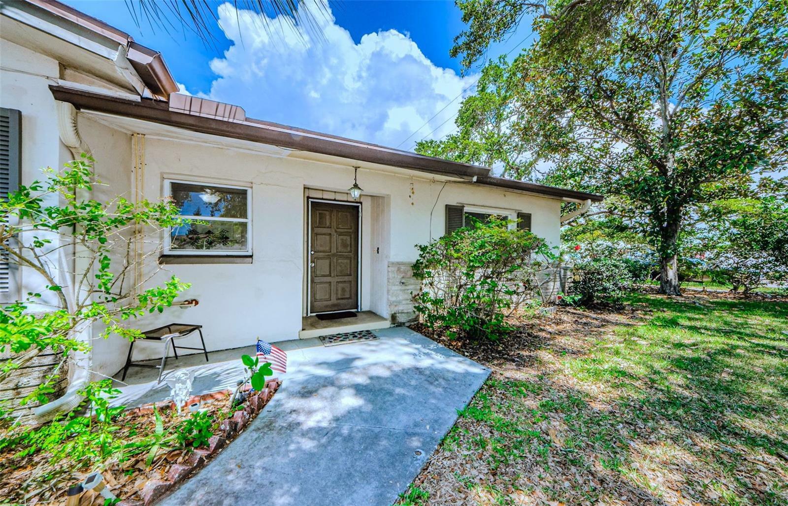 Property Photo:  1409 Gladys Circle  FL 34698 