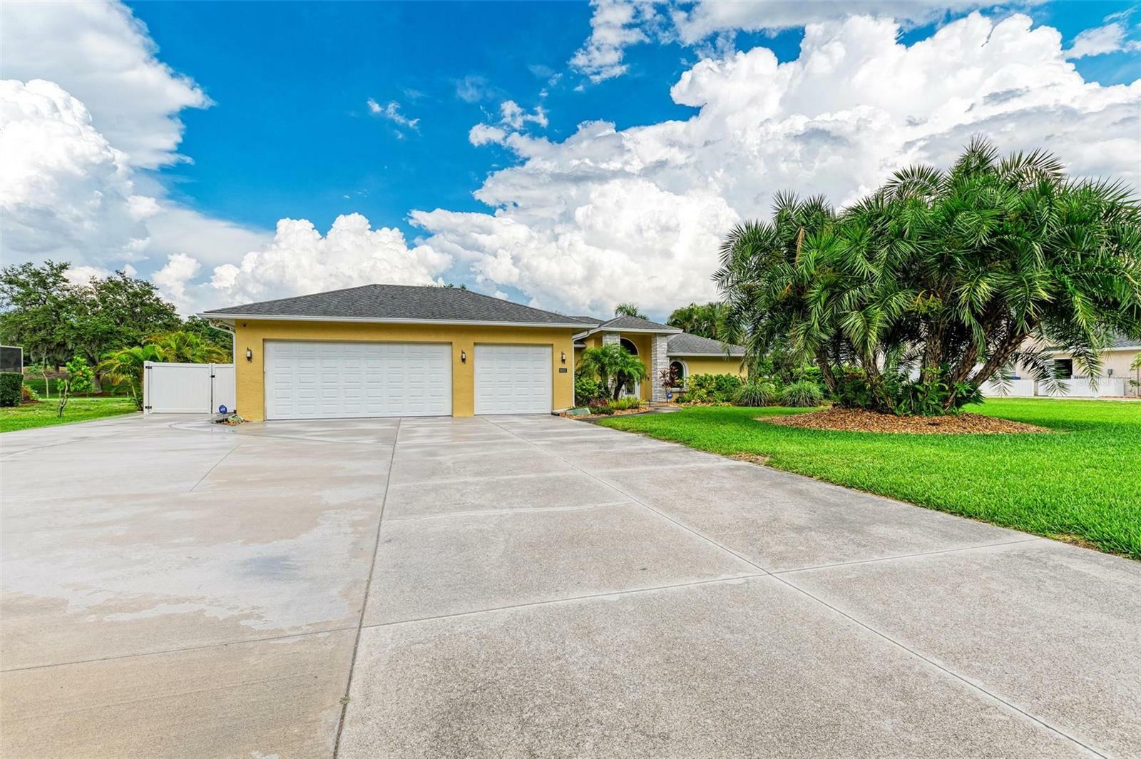 Property Photo:  6013 99th Street E  FL 34202 