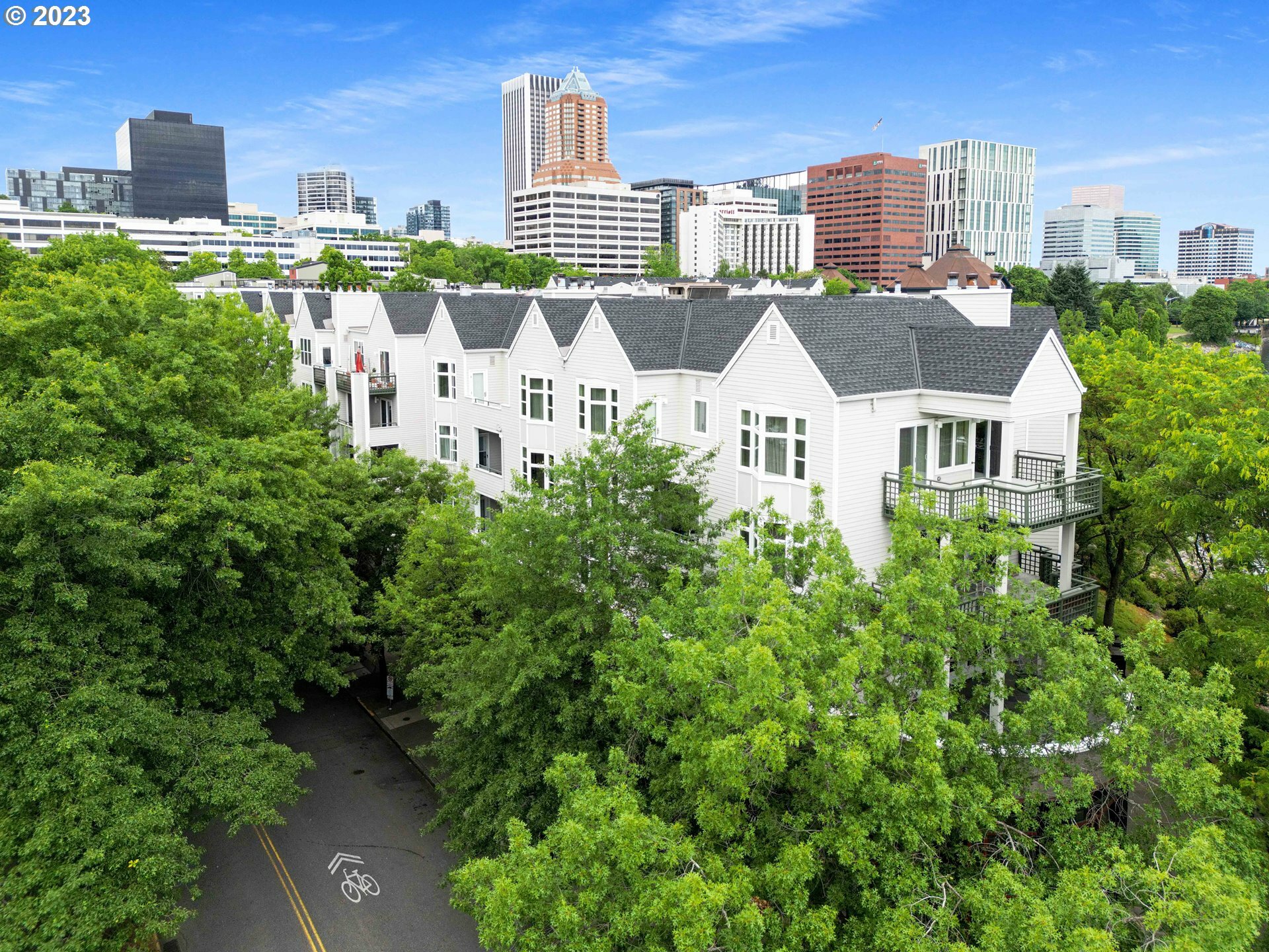 Property Photo: 305 S Montgomery St 406 OR 97201