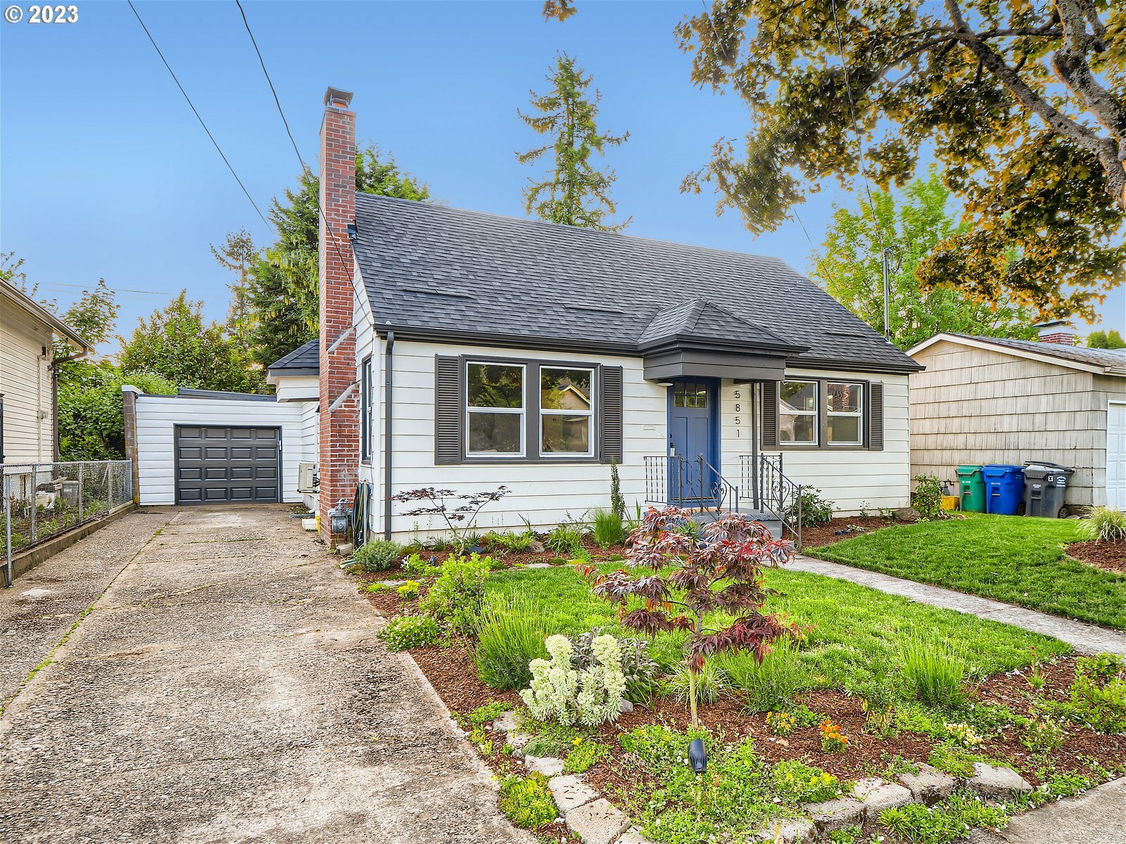 Property Photo: 5851 N Campbell Ave OR 97217
