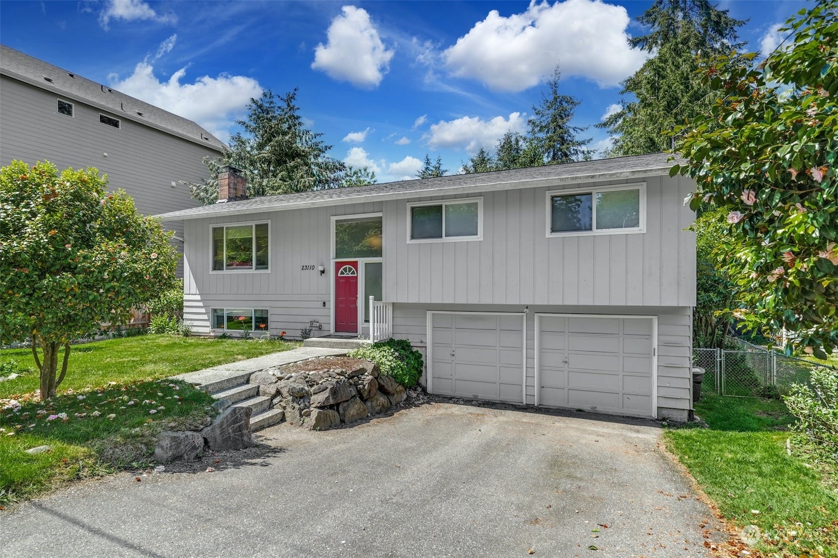 Property Photo:  23110 88th Avenue W  WA 98026 