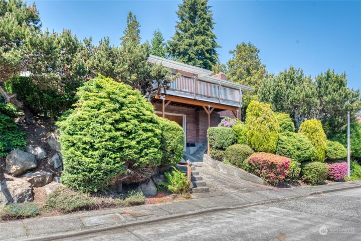 Property Photo: 7311 57th Avenue NE WA 98115