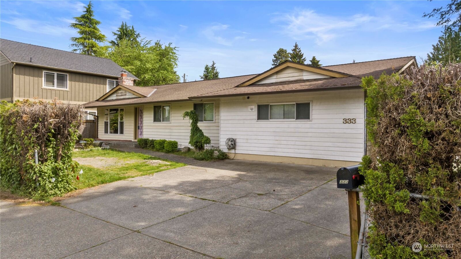 Property Photo:  333 N 205th Street  WA 98133 