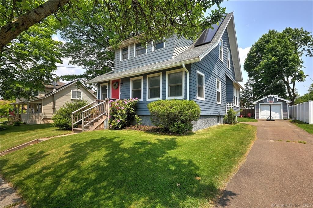 Property Photo:  82 Fairview Street  CT 06460 