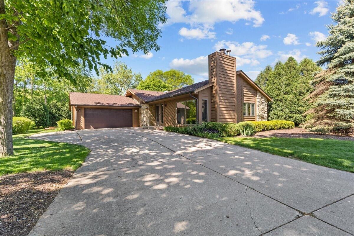 Property Photo:  N101w16240 Santa Fe Dr  WI 53022 