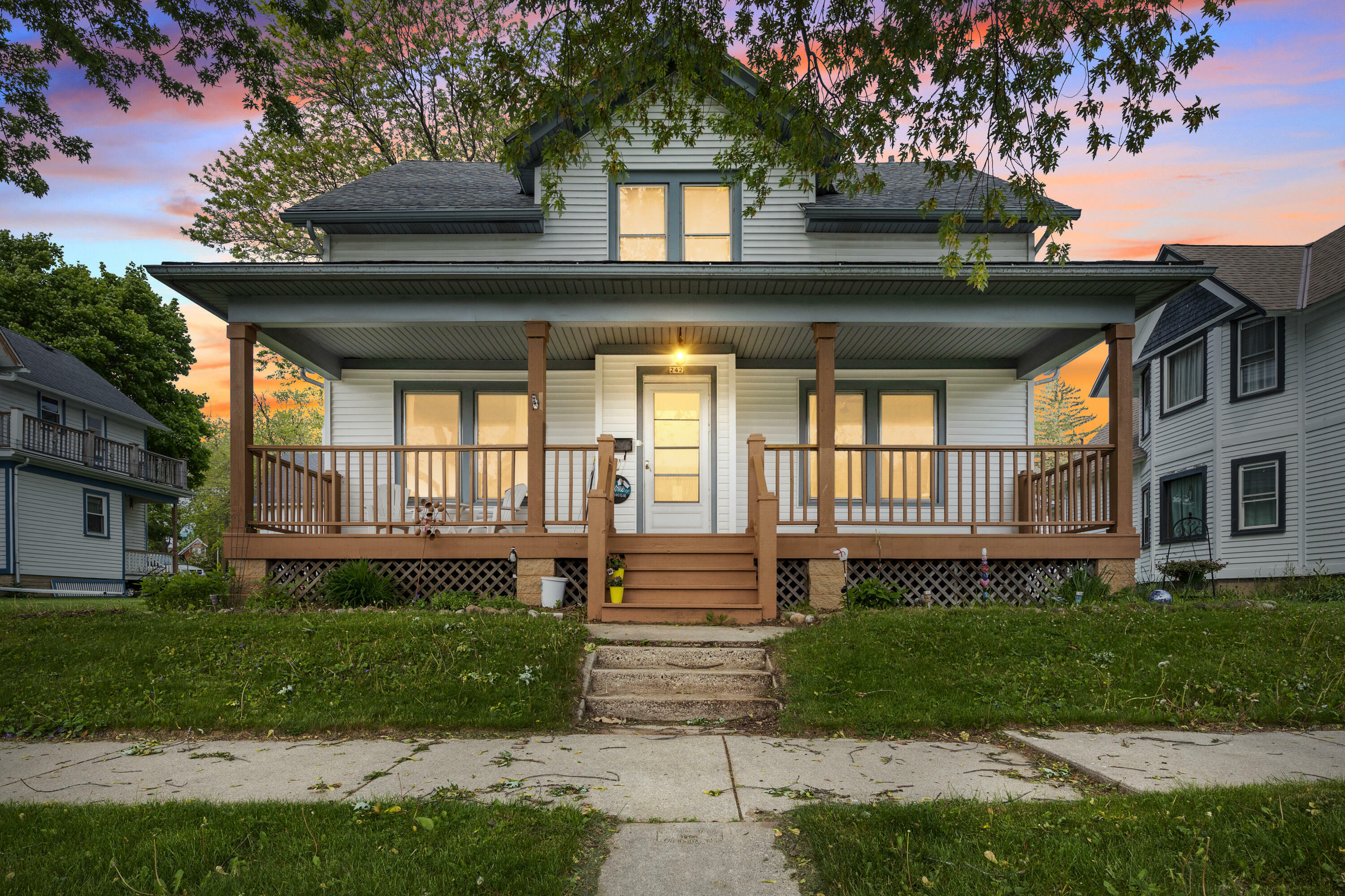 242 S 7th Ave  West Bend WI 53095 photo