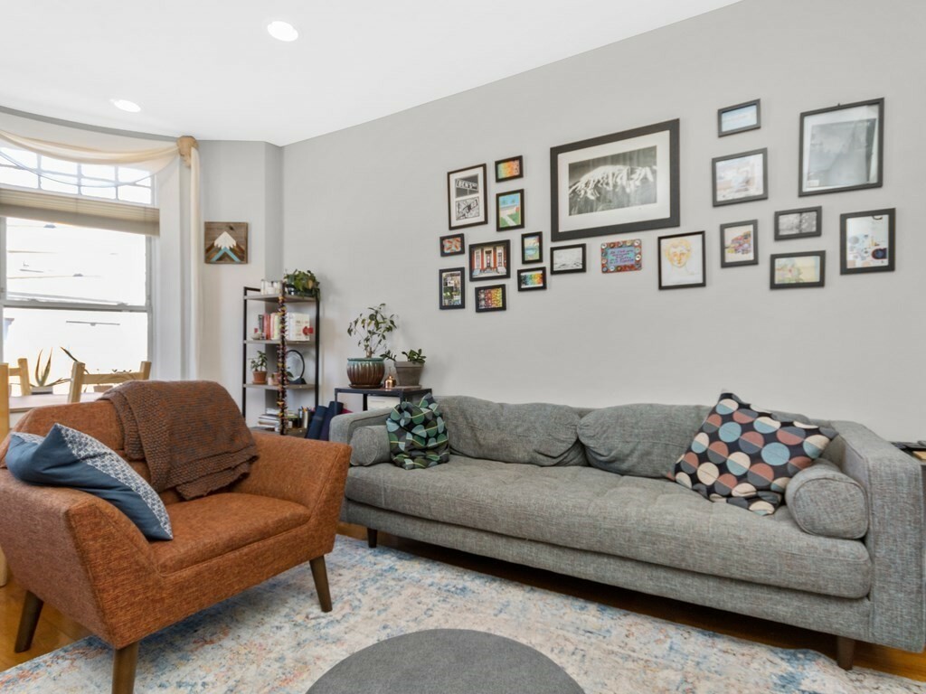 Property Photo:  17 Green Street 5  MA 02446 