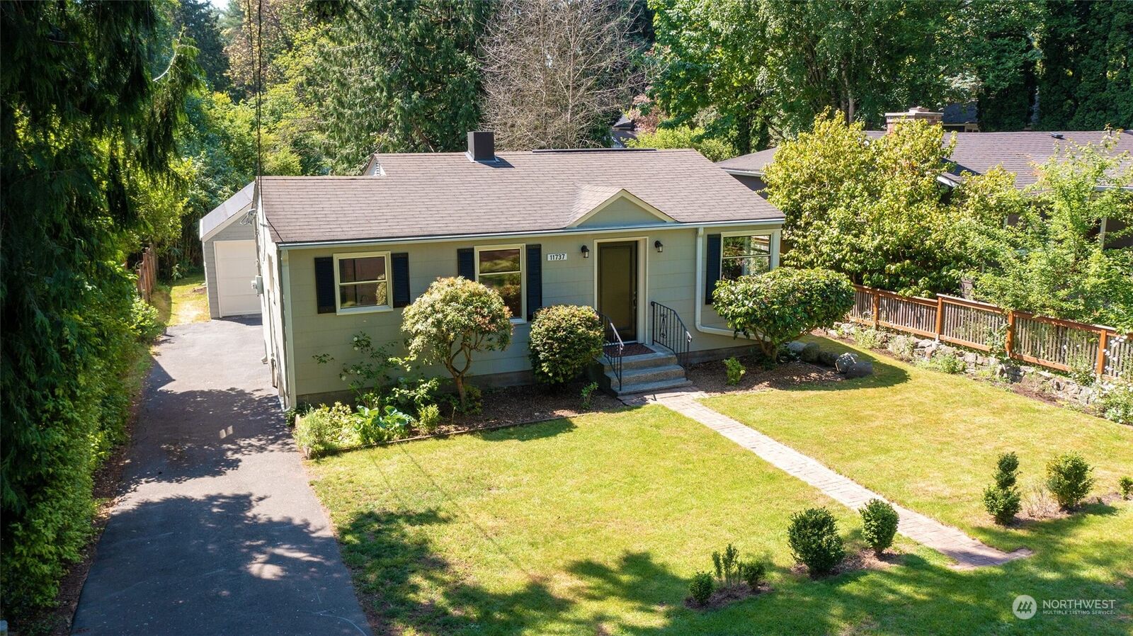 Home for sale in Seattle 11737 38th Avenue NE, Seattle, WA 98125