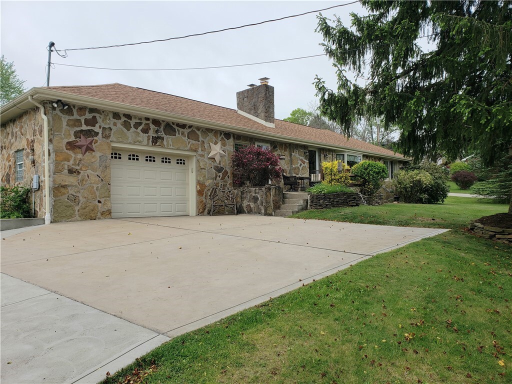Property Photo: 13861 Ridge Rd PA 15642